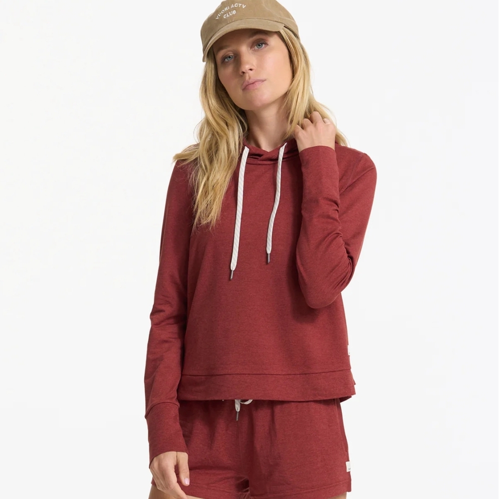 Halo Essential Hoodie in Currant Size M